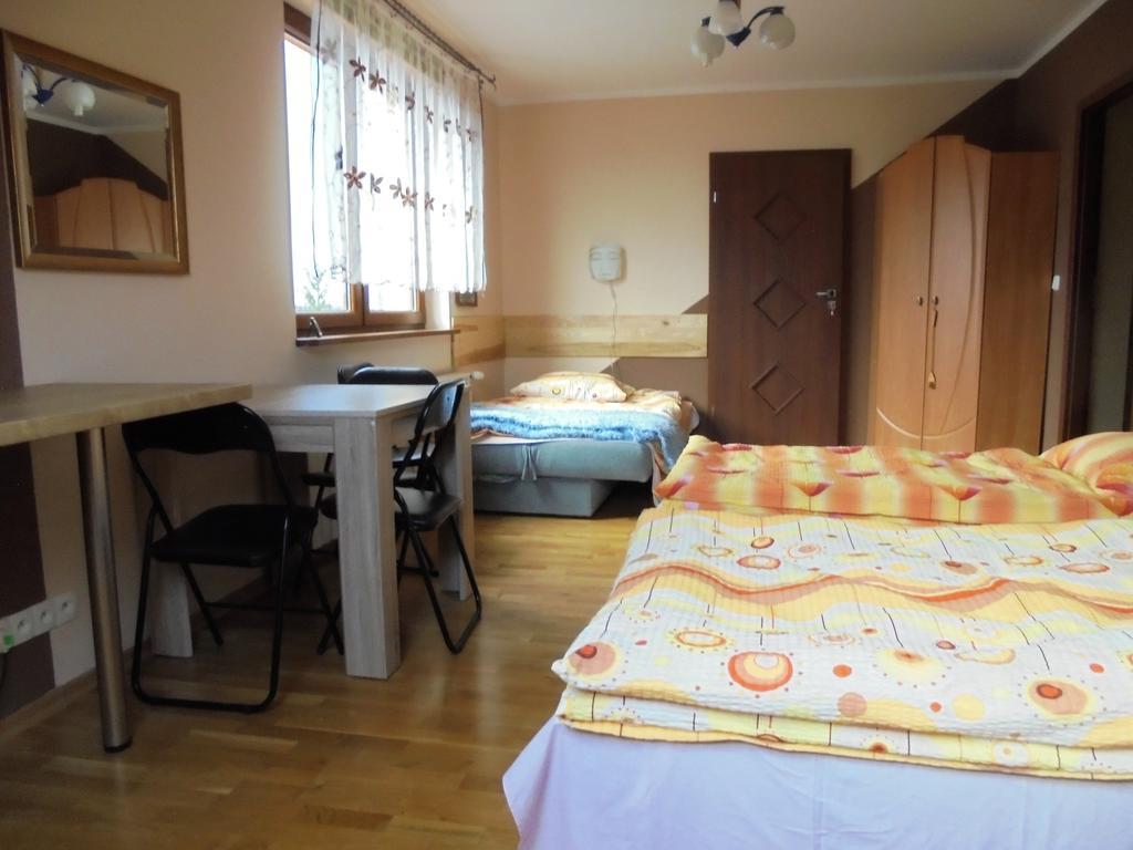 Pokoje Goscinne Na Skraju Lasu Kamieniec Ząbkowicki エクステリア 写真