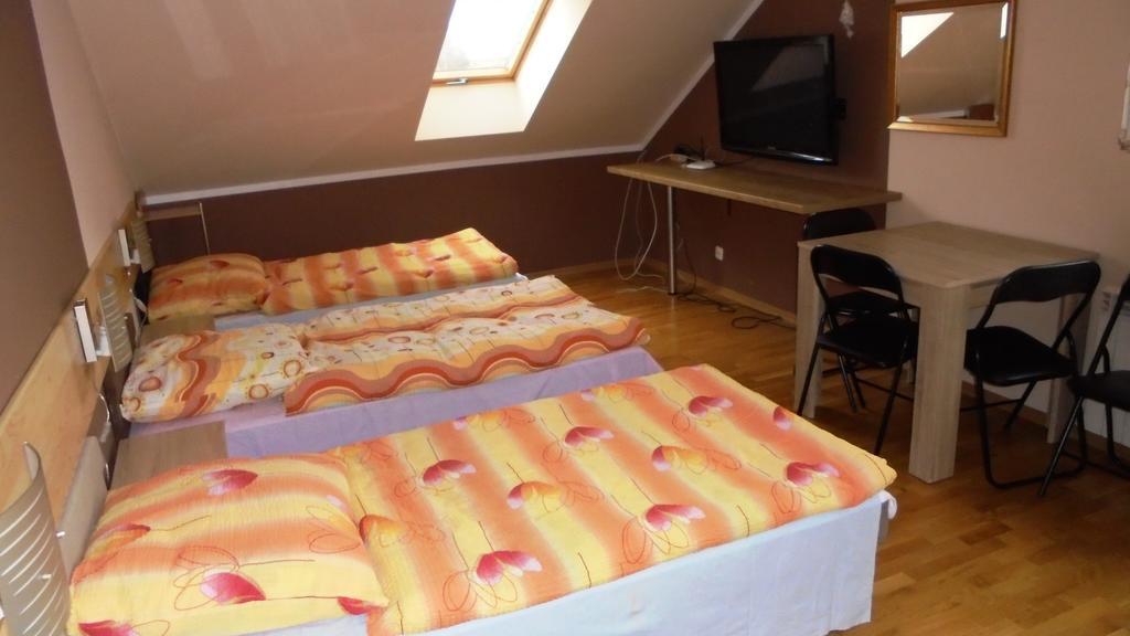 Pokoje Goscinne Na Skraju Lasu Kamieniec Ząbkowicki エクステリア 写真